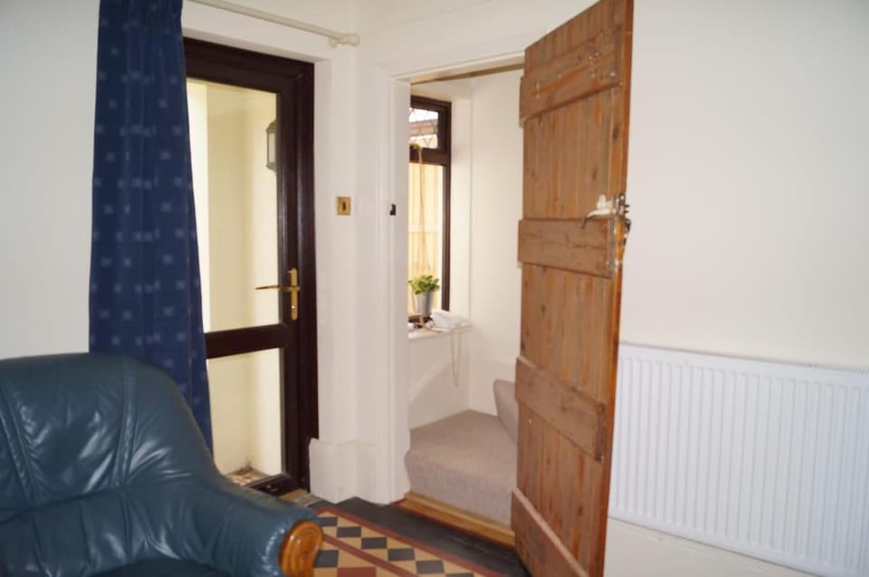 2 Buckatree Cottage House in Telford