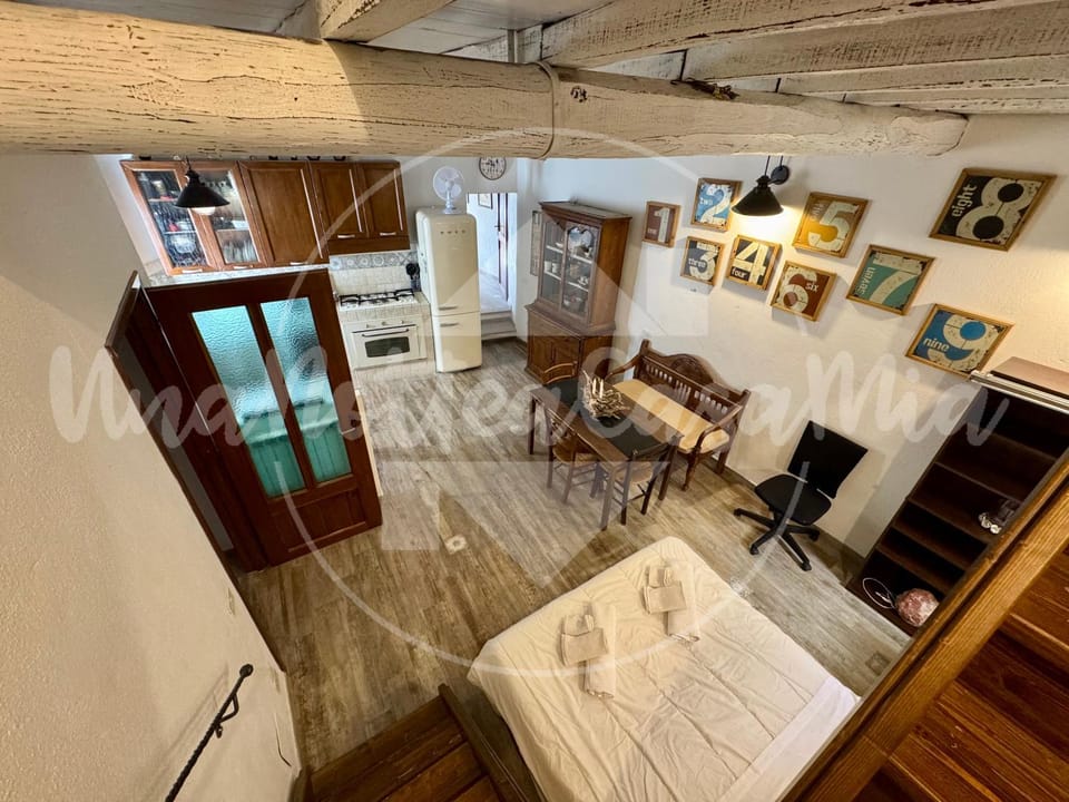 Kitchen or kitchenette, Living room, Dining area