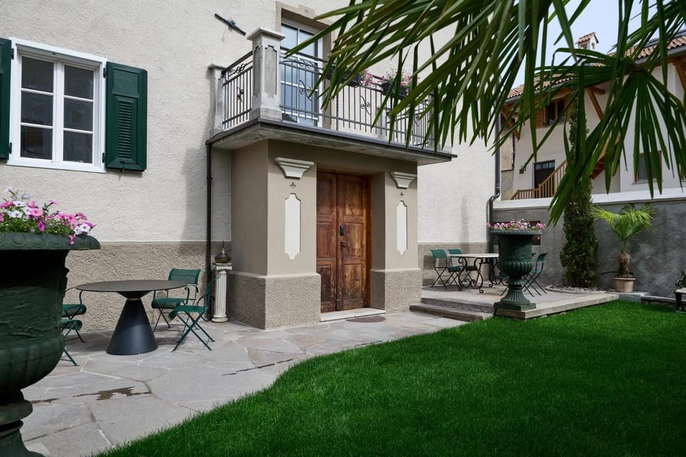 Patio, Facade/entrance