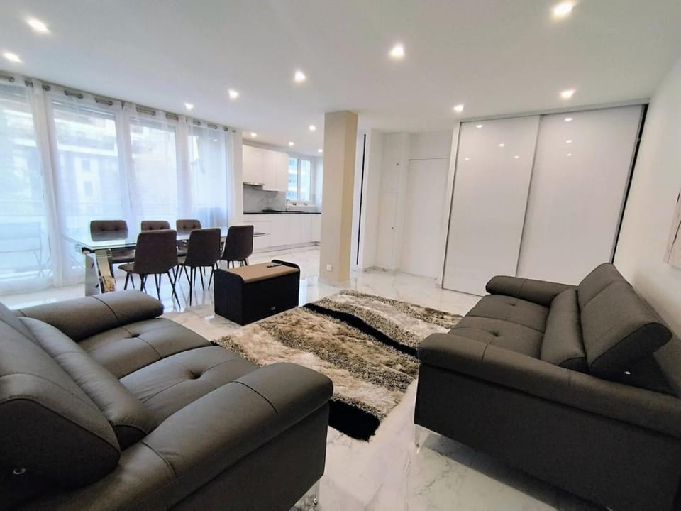 Kitchen or kitchenette, Living room, Seating area