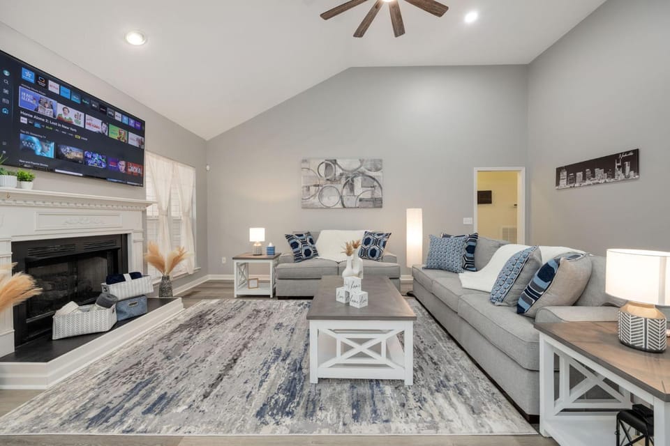 TV and multimedia, Living room, Seating area, fireplace