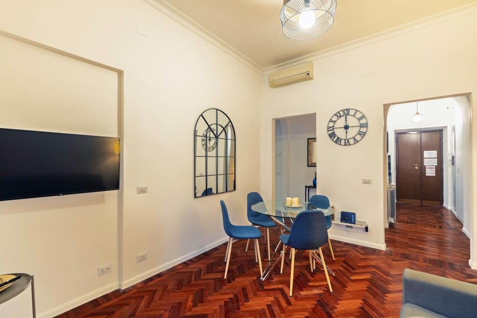 TV and multimedia, Living room, Dining area, air conditioner