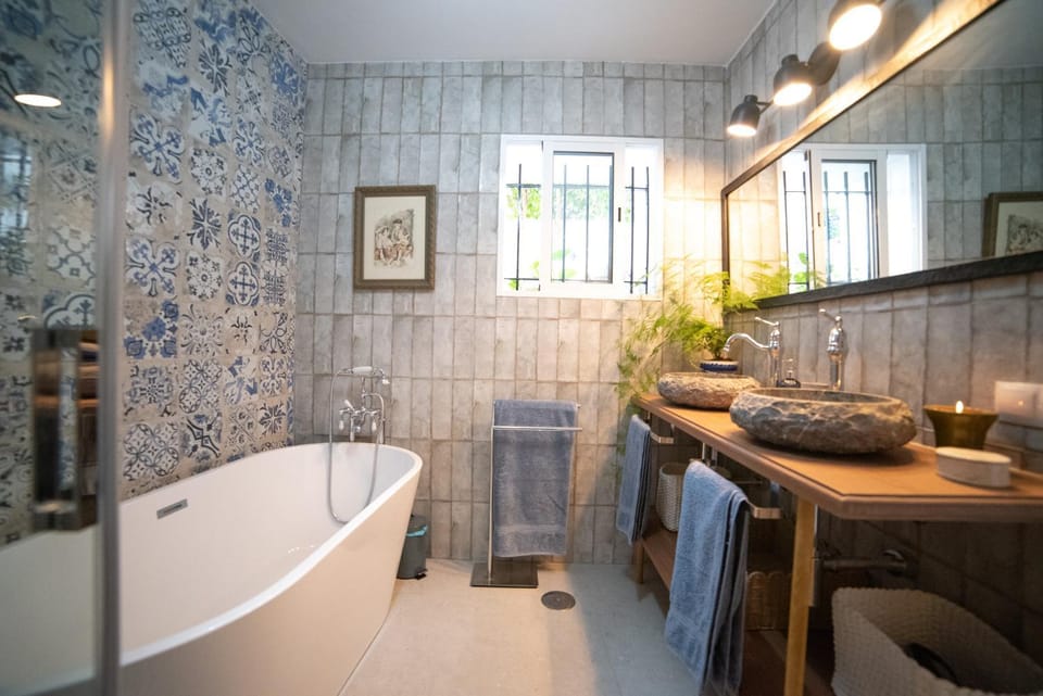 Bathroom, Bath, towels