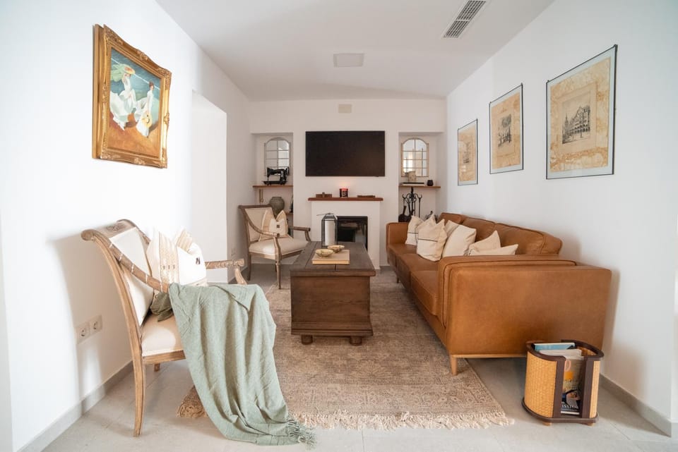 TV and multimedia, Living room, Evening entertainment