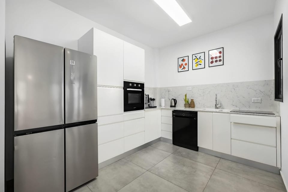Kitchen or kitchenette, oven