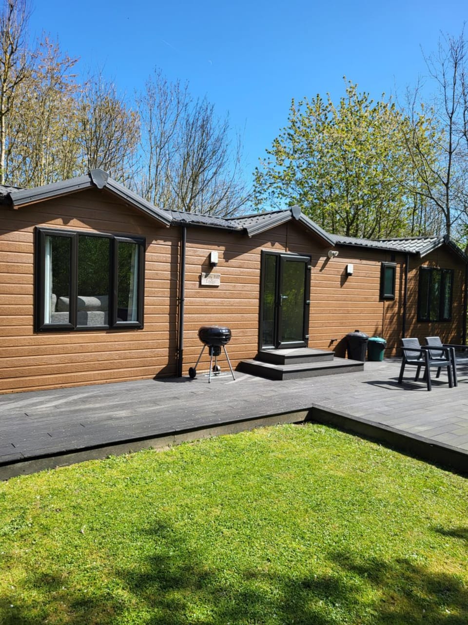 Cherry Tree Lodge with Hot Tub near Alton Towers House in Staffordshire Moorlands District