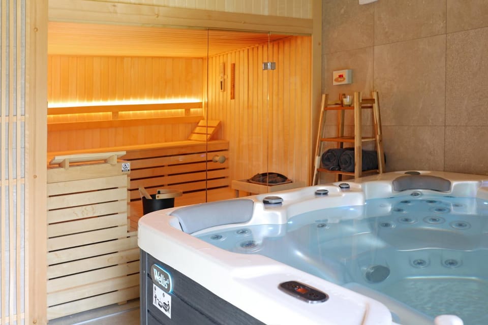 Hot Tub, Sauna, Spa and wellness centre/facilities