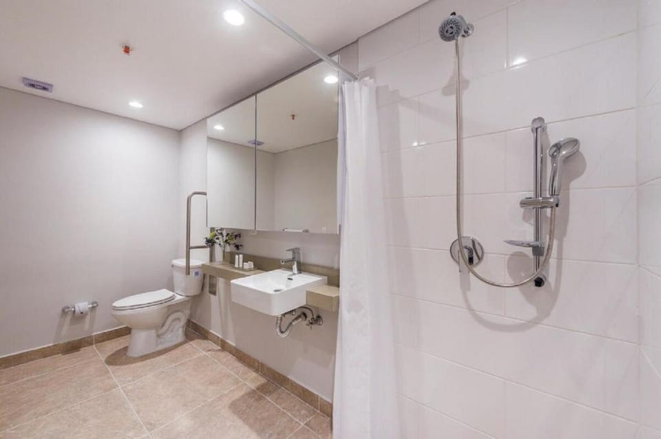 Shower, Toilet, Bathroom, towels