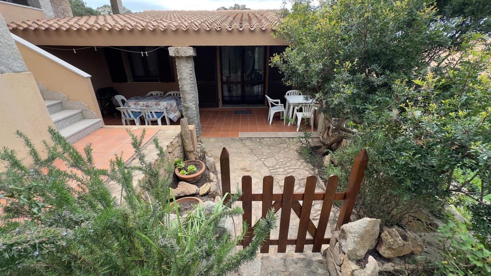 Patio, Day, Garden, Dining area, Garden view