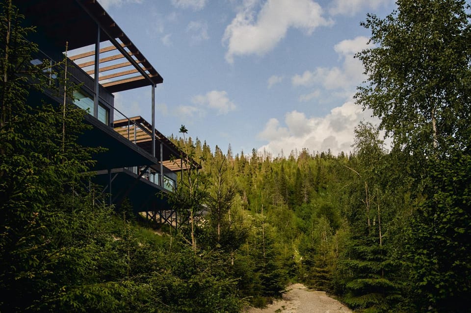 Property building, Facade/entrance, Natural landscape, Balcony/Terrace, Balcony/Terrace, Hiking, Hiking