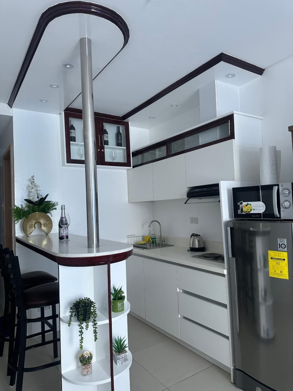 Restaurant/places to eat, Kitchen or kitchenette, minibar, oven, stove