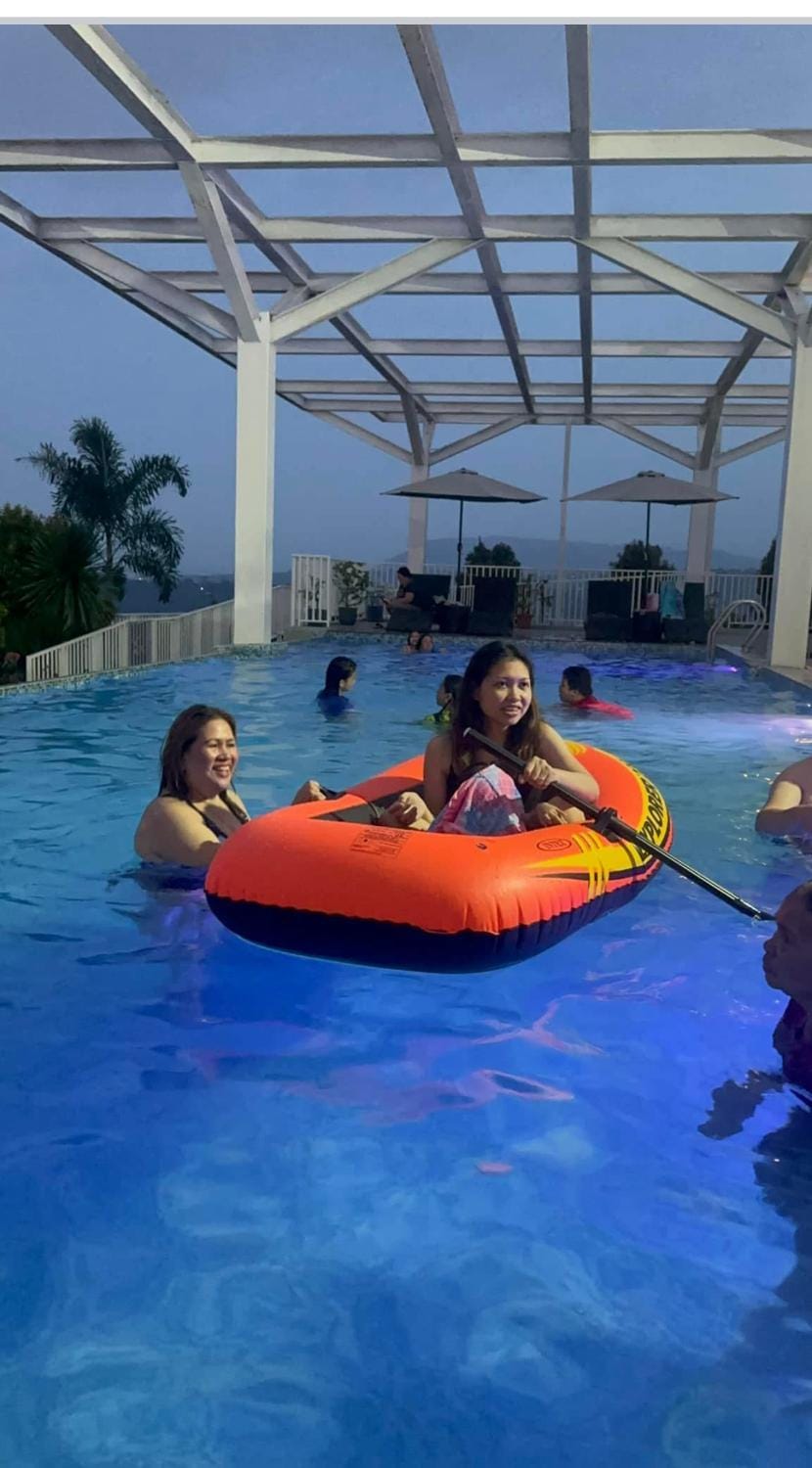 Pool view, Swimming pool, group of guests