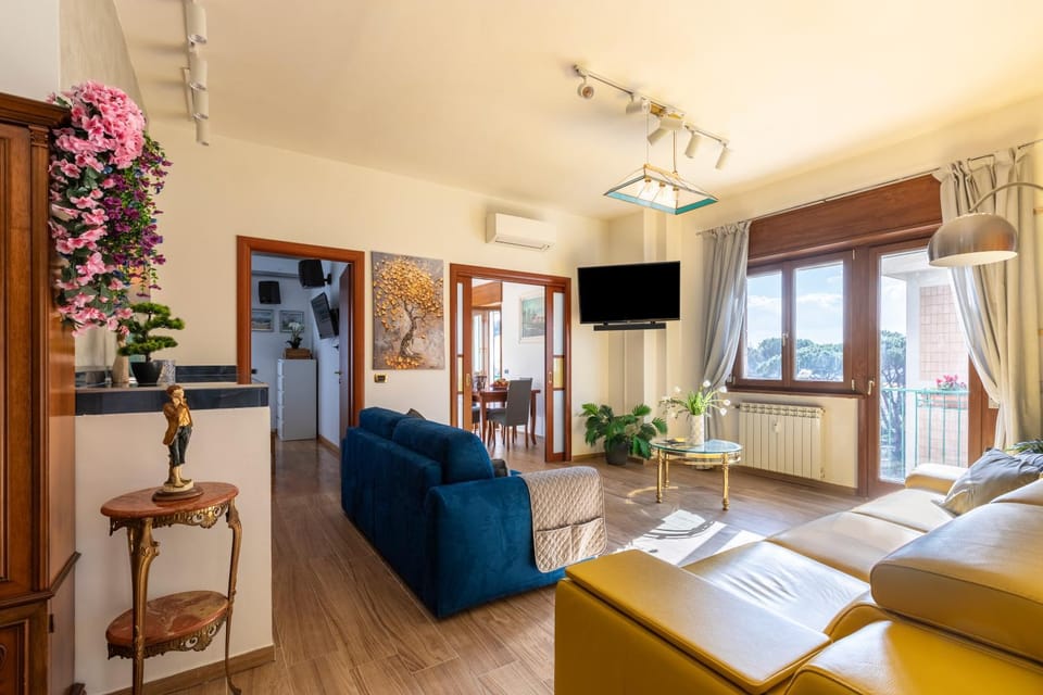 Communal lounge/ TV room, TV and multimedia, Living room, Seating area
