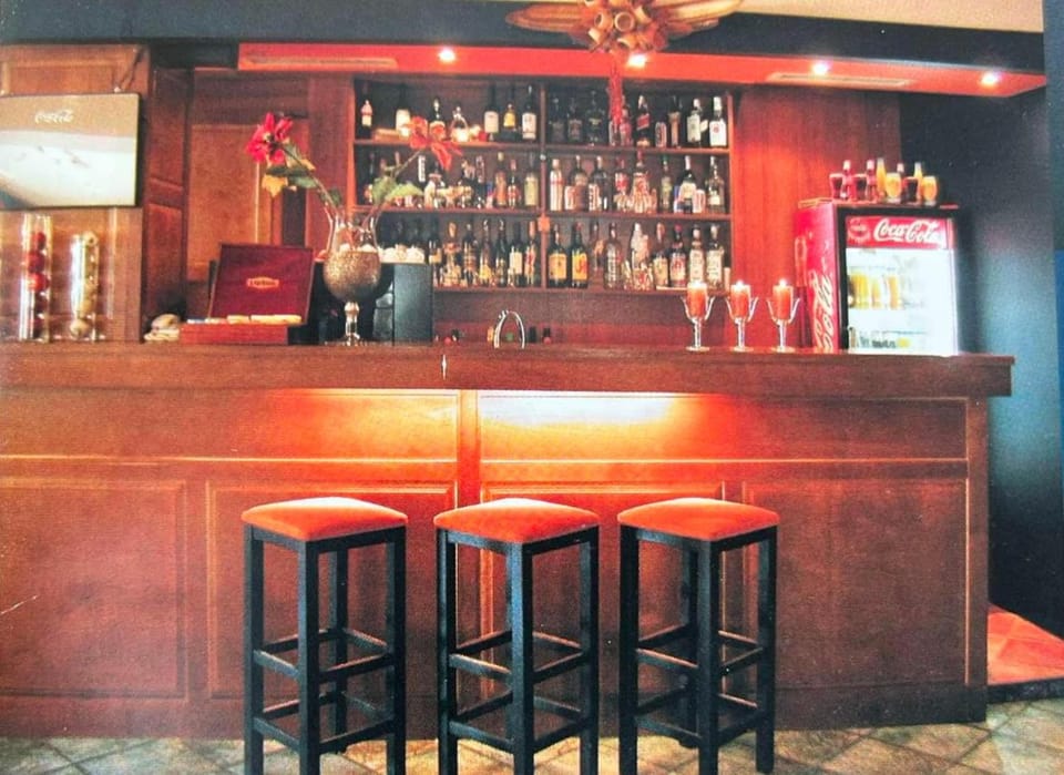 Lounge or bar, Food and drinks, Drinks