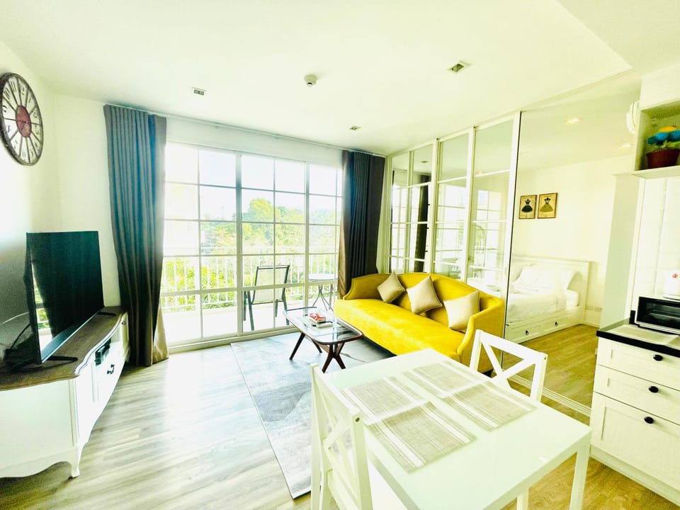 SummerHuahin301,Pool View,Near Beach and Cicada Apartment in Nong Kae
