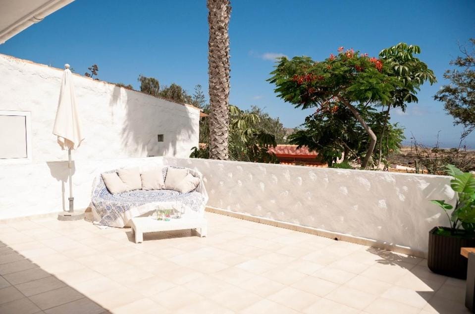 View (from property/room), Balcony/Terrace, sunbed