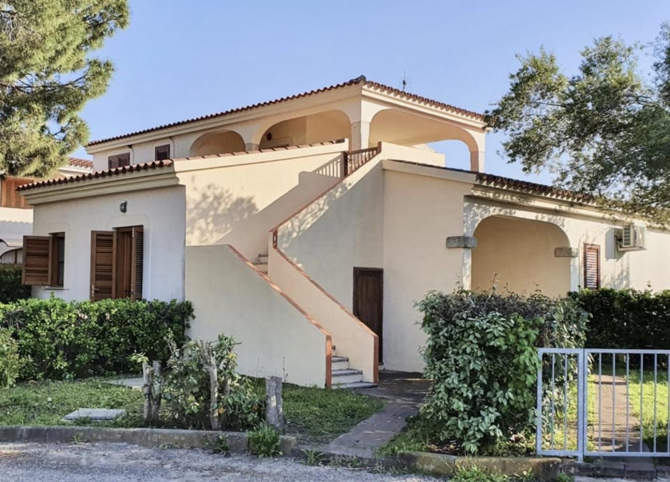 Property building, Day, Garden, Garden view