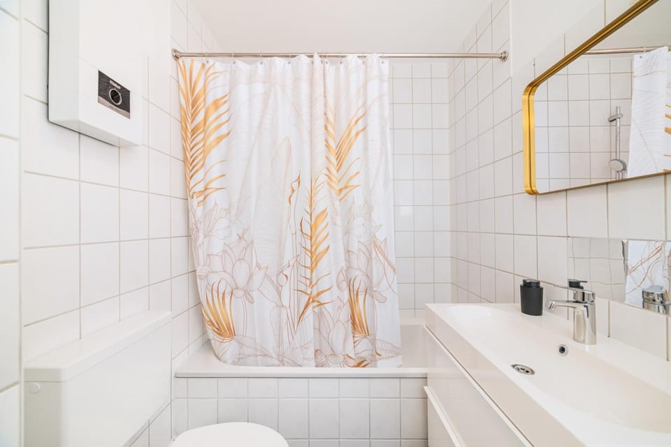 Bathroom, Bath