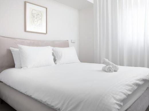 Photo of the whole room, Bedroom, towels