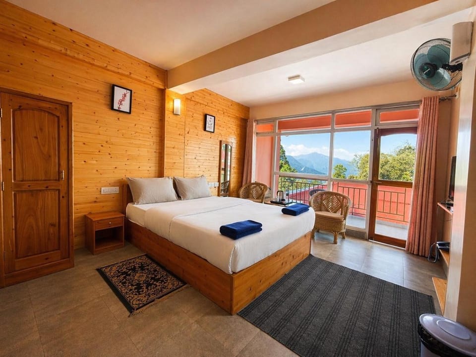 Natural landscape, Photo of the whole room, Bedroom, Mountain view