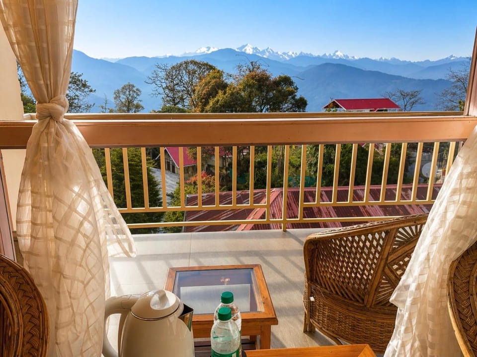 Natural landscape, View (from property/room), Balcony/Terrace, Seating area, Mountain view