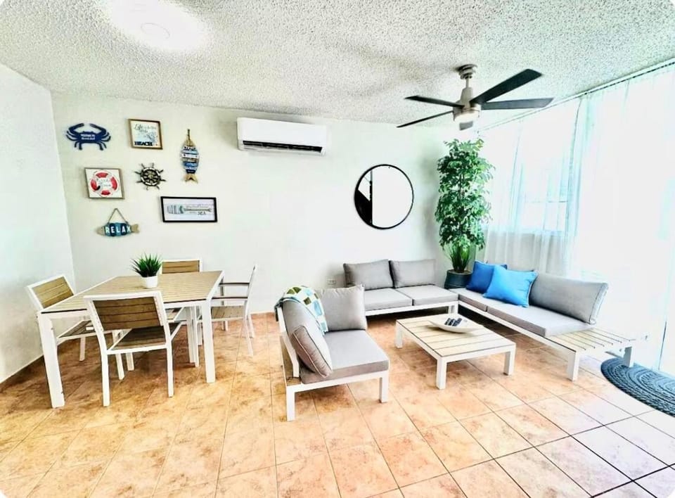 Famous beachside apt, private jacuzzi, 35K generator is a plus Apartment in Fajardo