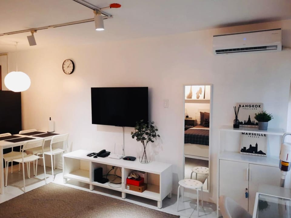 HelloQC Fairview - Comfy home near S&R & Kingdom Hall Apartment in Quezon City