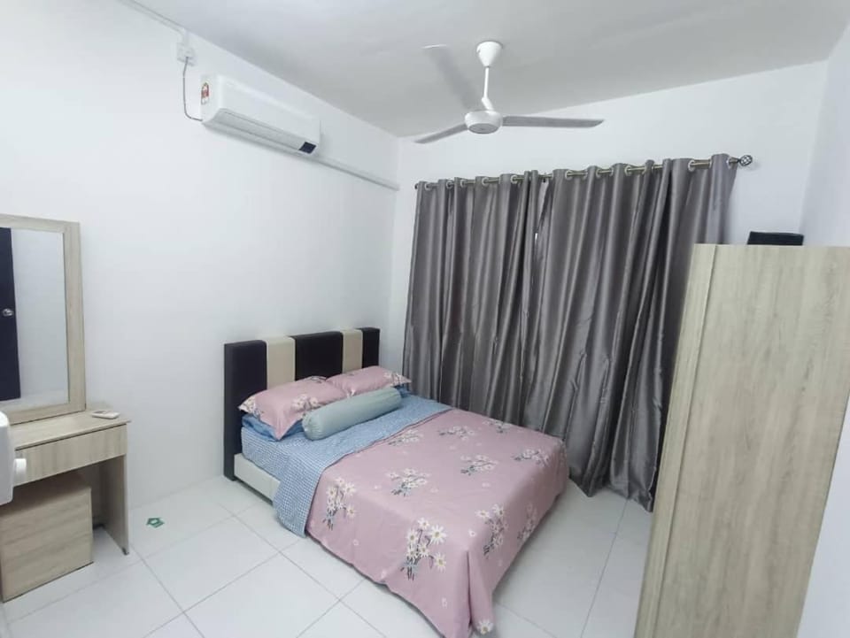 Bed, Photo of the whole room, Bedroom, wardrobe, air conditioner