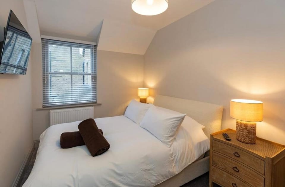 Luxury two bed inc hot-tub and Free Parking House in Harrogate