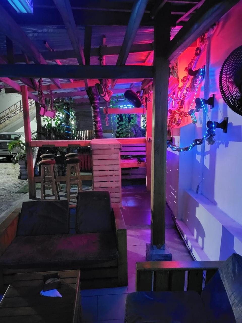 Nightclub / DJ, Seating area