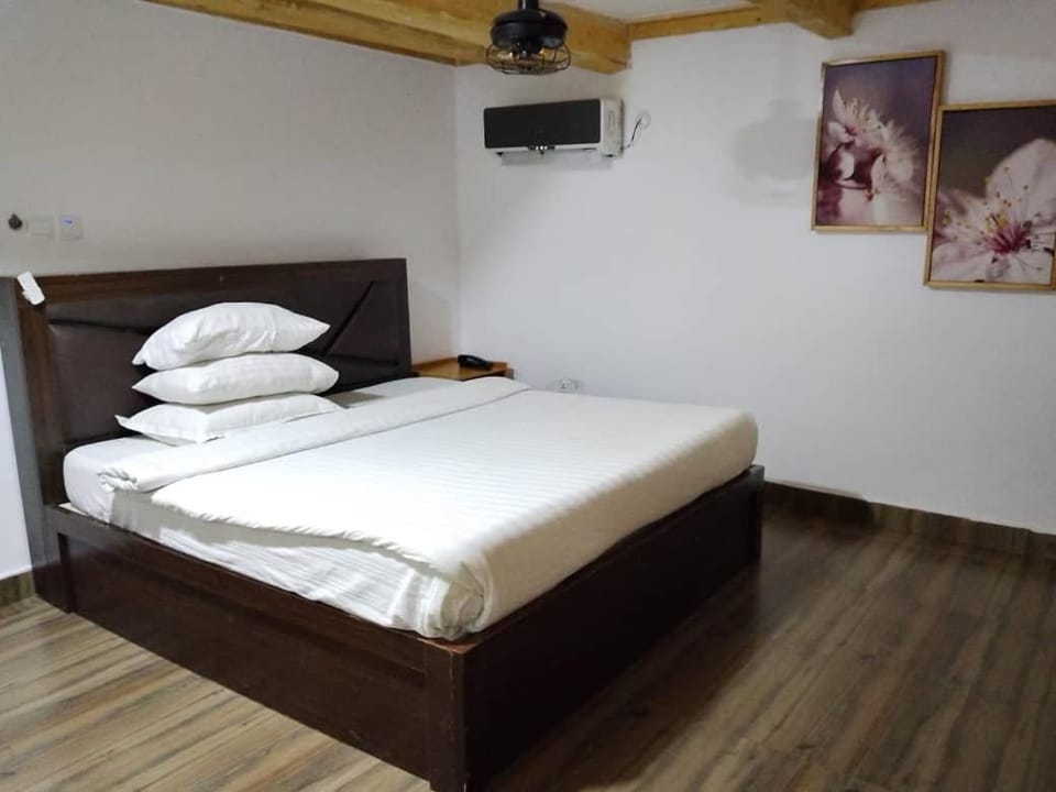 Bedroom, air conditioner
