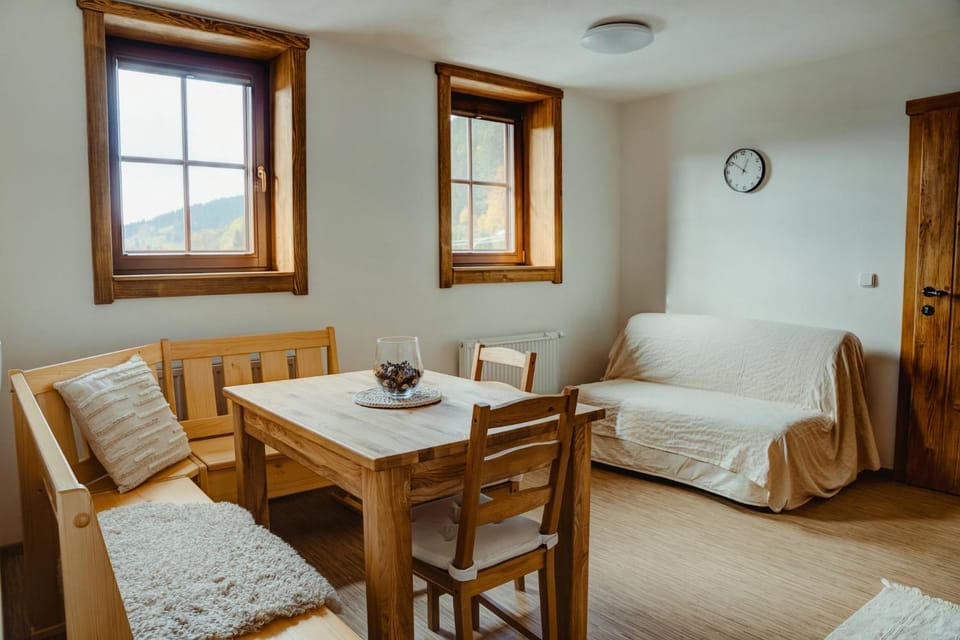 Seating area, Dining area
