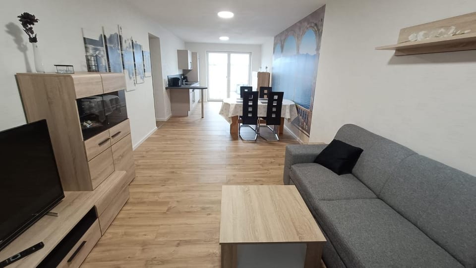 Communal lounge/ TV room, TV and multimedia, Living room, Seating area, Evening entertainment