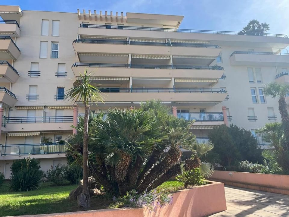 Appartement fréjus avec piscine - plage - parking Apartment in Fréjus