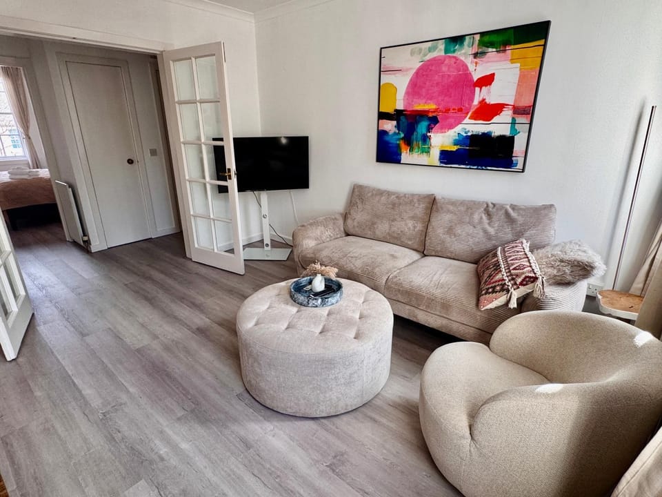 Communal lounge/ TV room, Living room