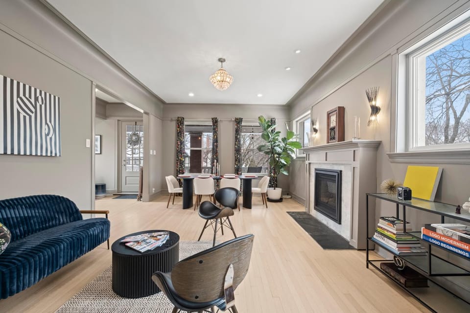 Living room, Seating area, Dining area, fireplace