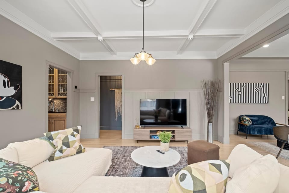Elegant and Chic 2Bed 2Bath steps from the lake! Apartment in Rogers Park