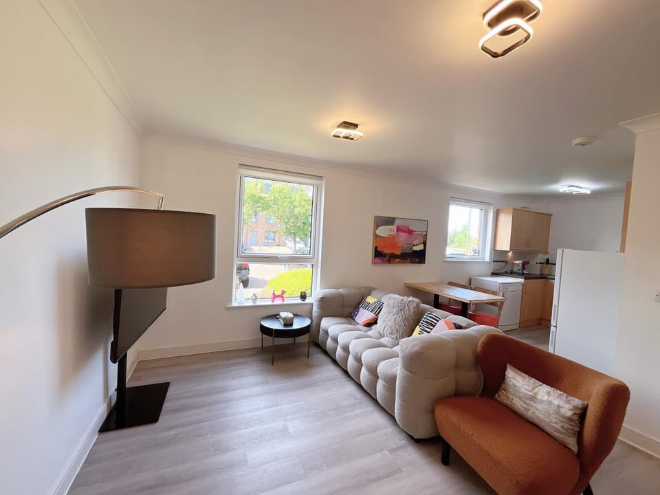 Quiet 2 bedrooms and 2 bathrooms with free parking Apartment in Edinburgh