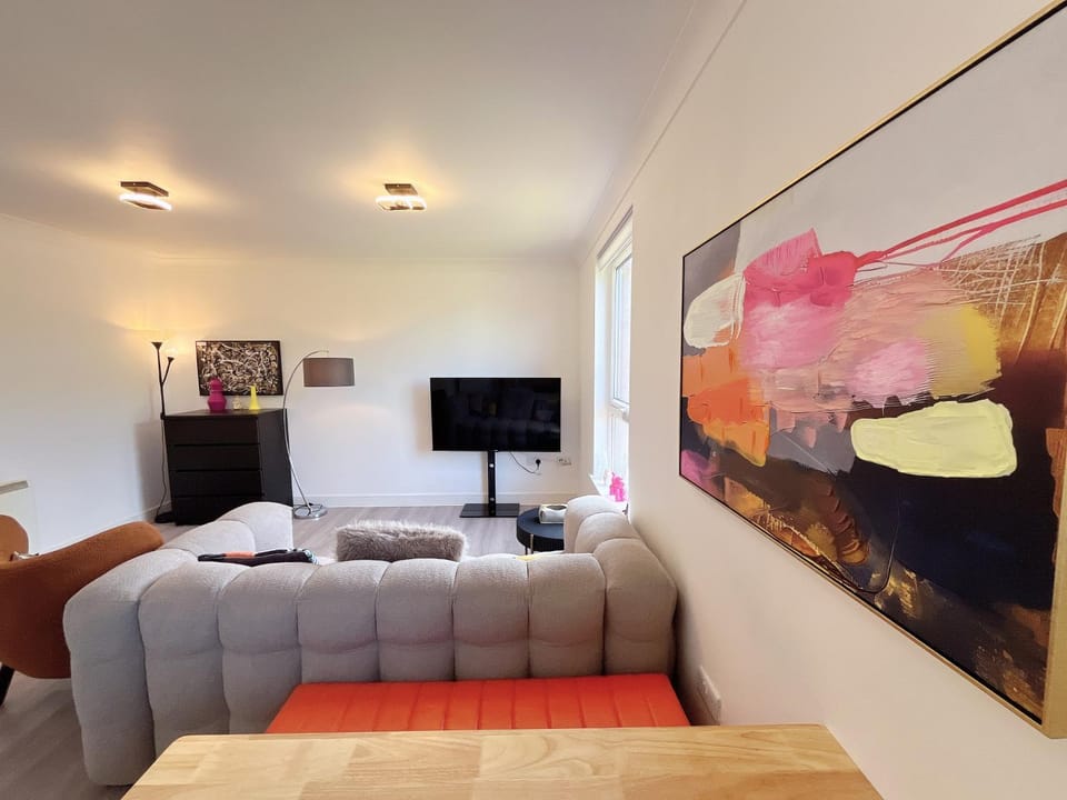 Quiet 2 bedrooms and 2 bathrooms with free parking Apartment in Edinburgh