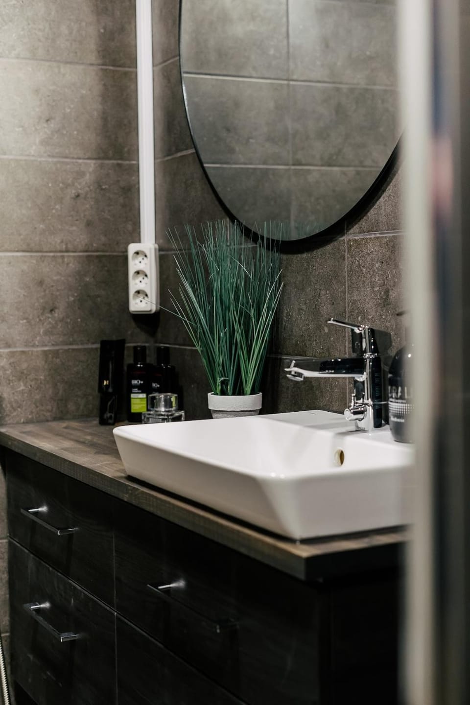 Shower, Bathroom, hair dryier