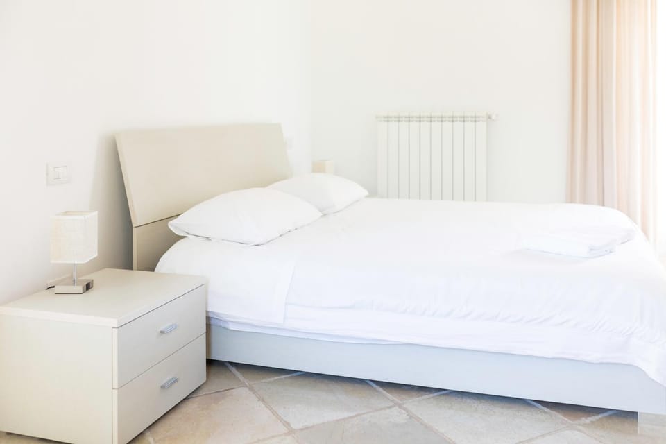 Bed, Photo of the whole room, Bedroom, internet