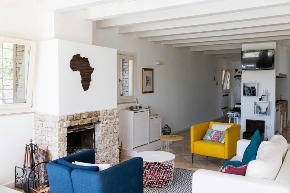 Communal lounge/ TV room, TV and multimedia, Living room, Seating area, fireplace, fireplace