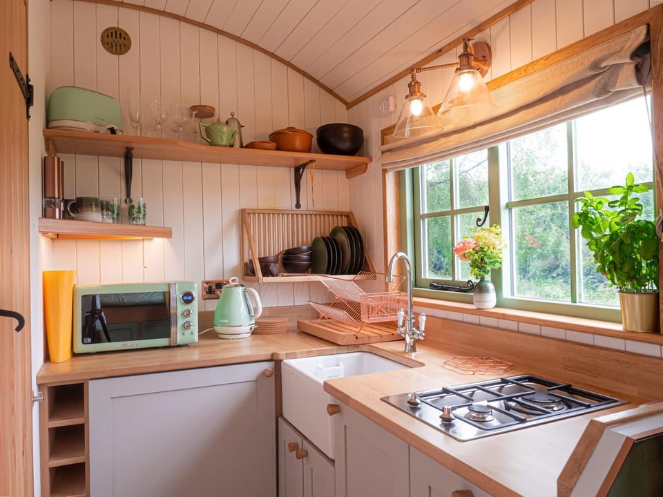 Luxury Shepherds Hut Luxury tent in Stroud District