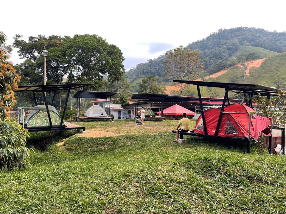 Camping bajo techo y con estilo Campground/ 
RV Resort in Antioquia
