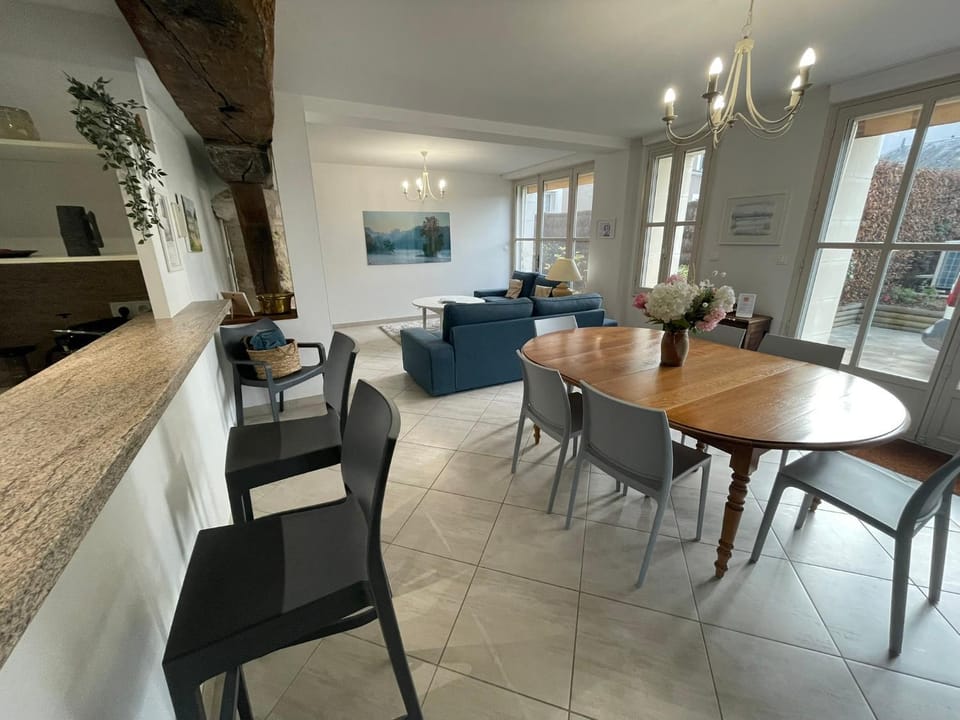 Patio, TV and multimedia, Kitchen or kitchenette, Living room, Dining area