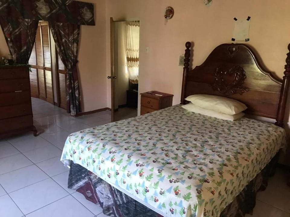 Miss Joyce's Place Apartment in Runaway Bay