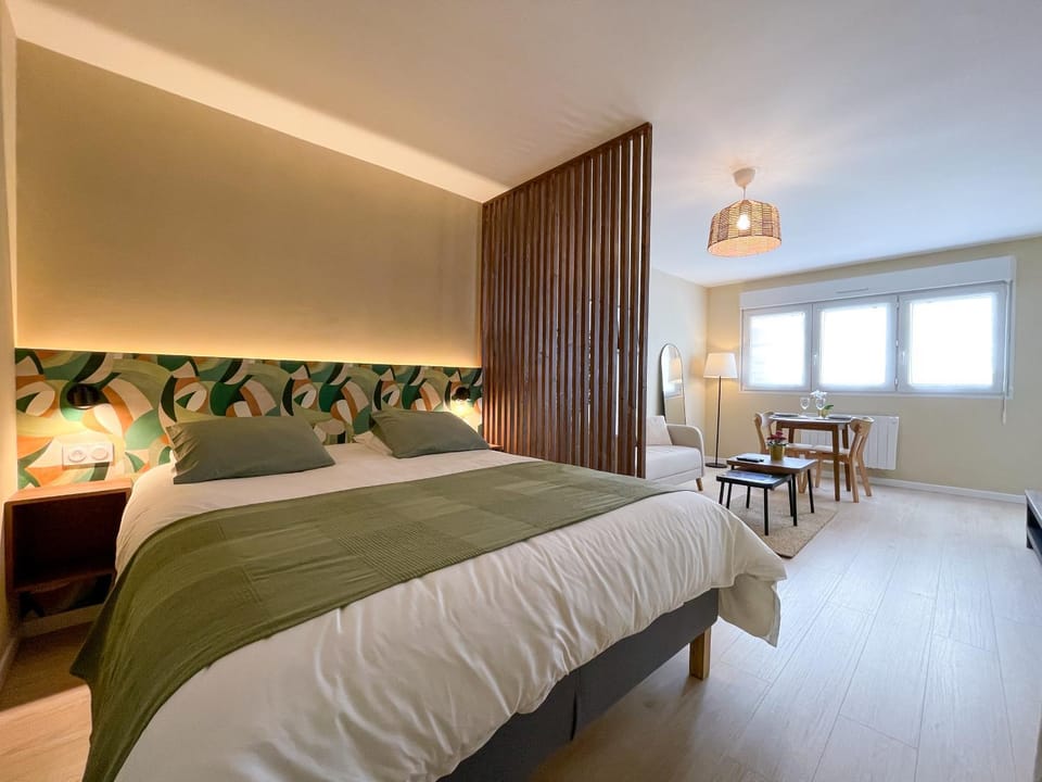 Bed, Photo of the whole room