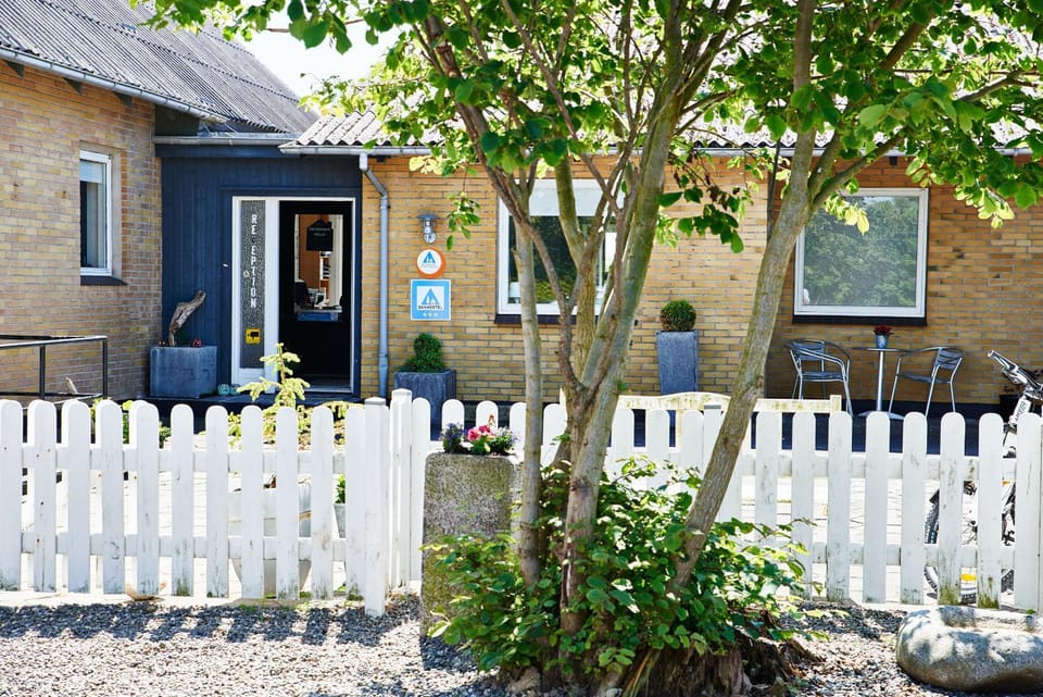 Facade/entrance, Garden, Balcony/Terrace