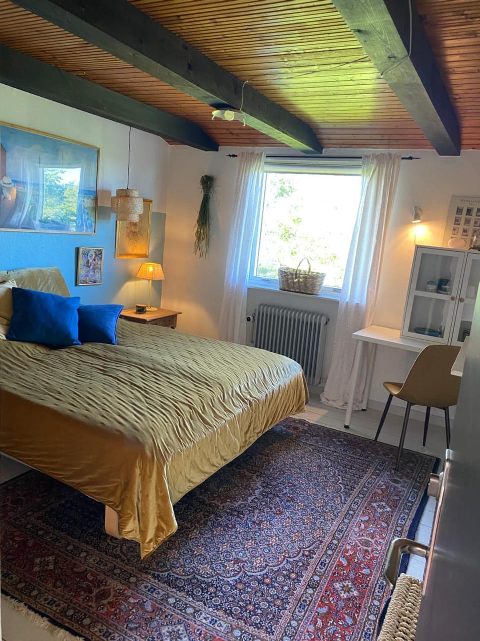 Bed, Photo of the whole room