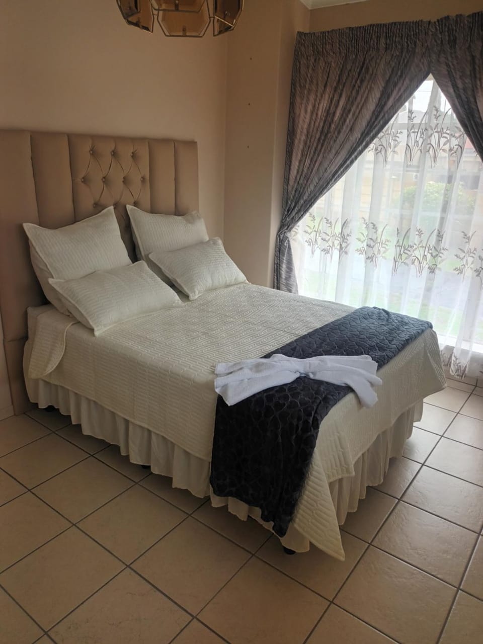 Bedroom, towels